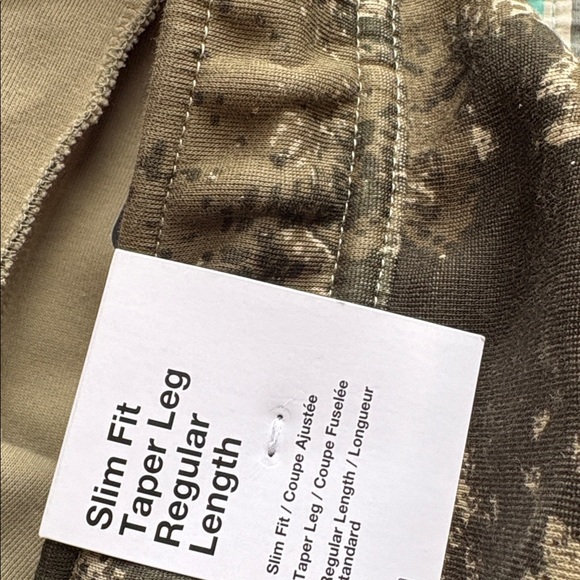 Sale $40 Nike tech fleece size medium slim fit tapered leg,  Camouflage nwt - Picture 9 of 16